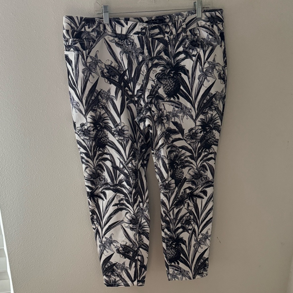 CHARLIE B Black White lily Floral print five pocket‎ crop jeans Sz 16